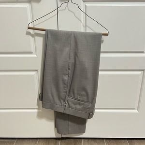 33x32 Calvin Klein Men’s Dress Pants Light Gray Athletic Fit.